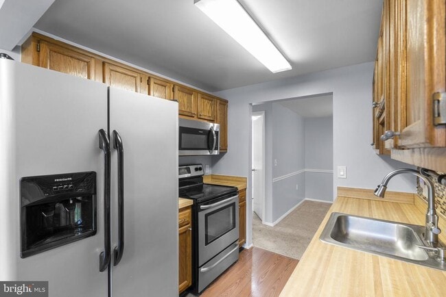Building Photo - 18050 Chalet Dr