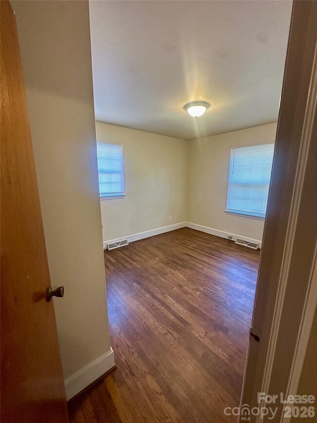 Building Photo - 4520 Holbrook Dr