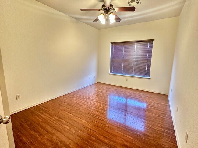 Building Photo - 1104 San Miguel St