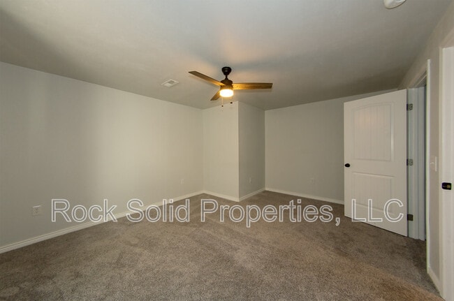 Building Photo - 3618 Woodhaven Dr