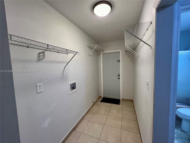 Building Photo - 4116 SW 21st St