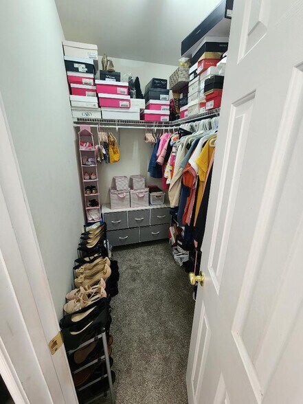Walk-in Closet - 4205 Riding Place Rd