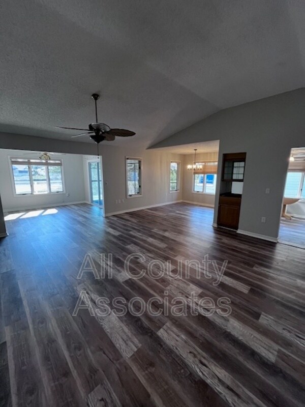 Building Photo - 1007 S Pointe Alexis Dr