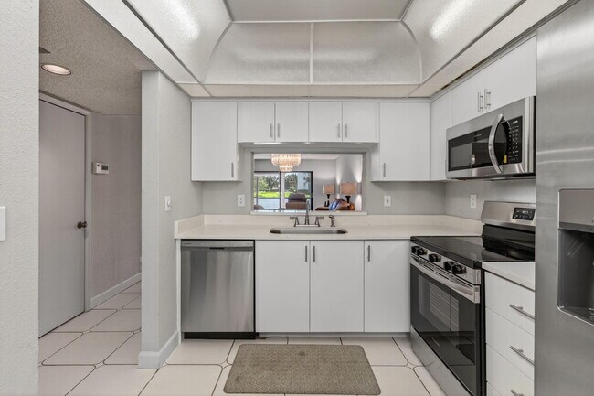 Building Photo - 7340 Amberly Ln