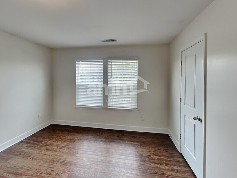 Building Photo - 4992 Chutney Dr