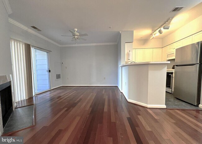 Building Photo - 12919 Alton Square