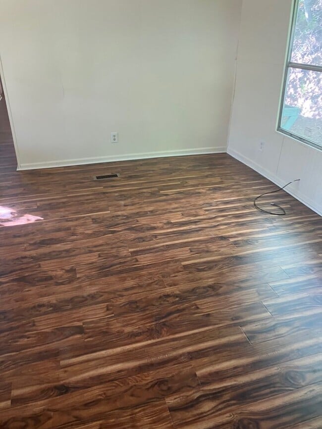 Building Photo - Remodeled 2 Bedroom in Candler