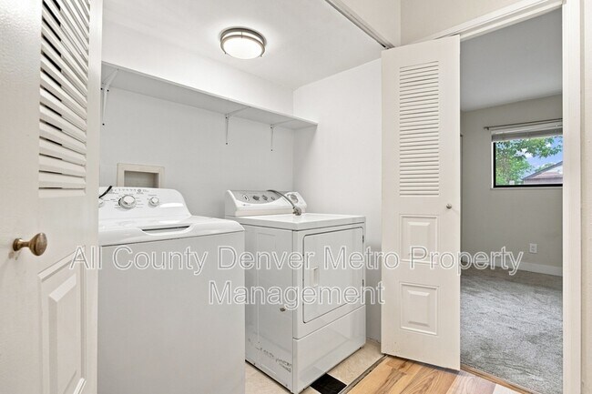 Building Photo - 433 Wright St