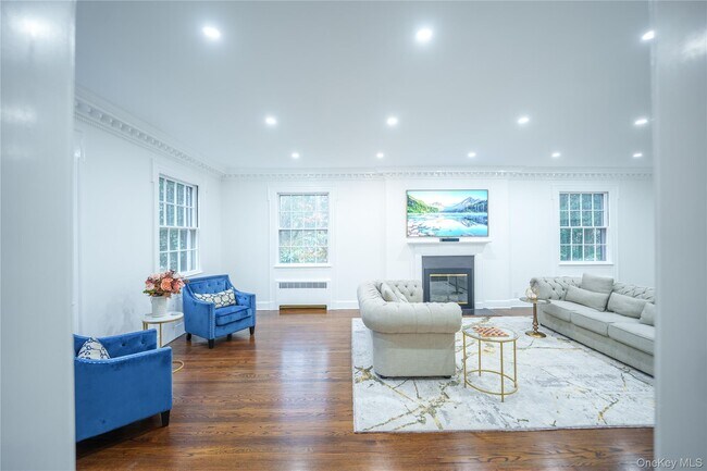 Building Photo - 10 Hidden Pond