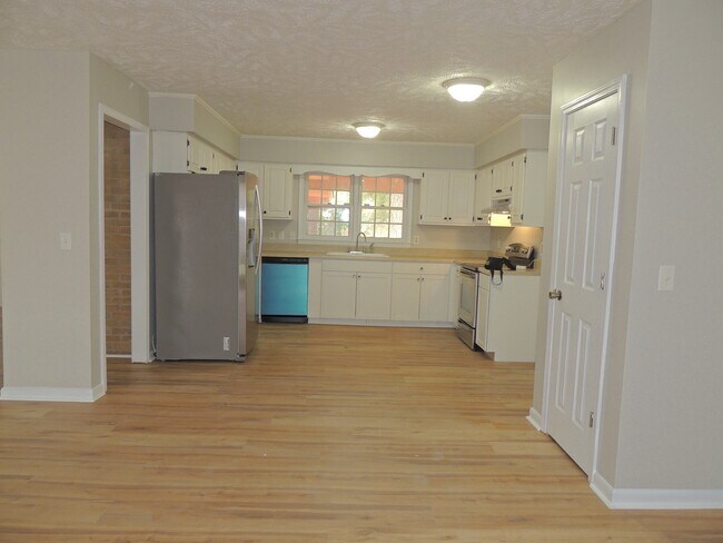 Building Photo - 7115 Enfield Dr