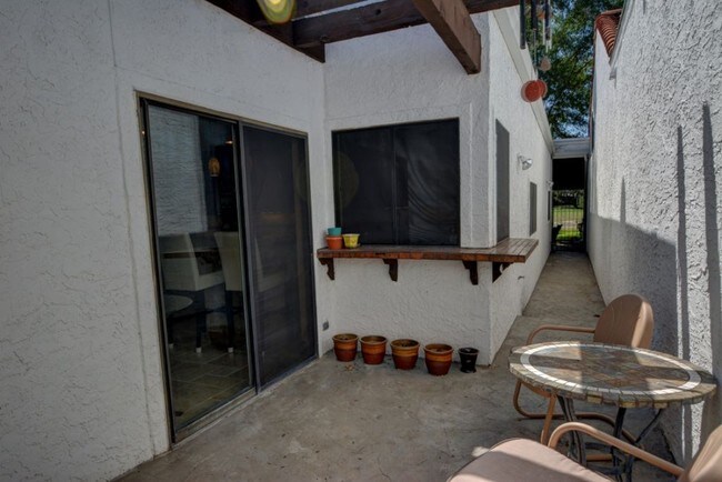 Building Photo - 2629 Calle Del Roble