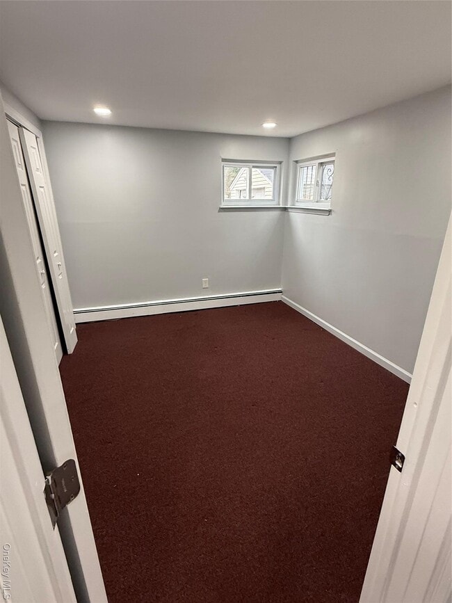 Building Photo - 28 Weir St