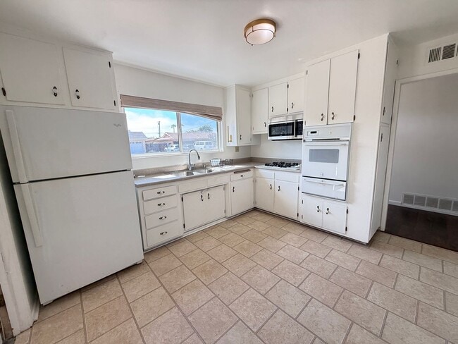 Building Photo - 1741 Lahoud Dr