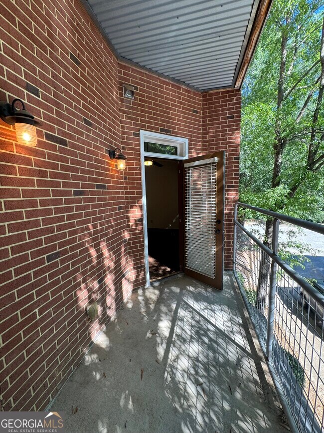 Building Photo - 250 Martha Dr