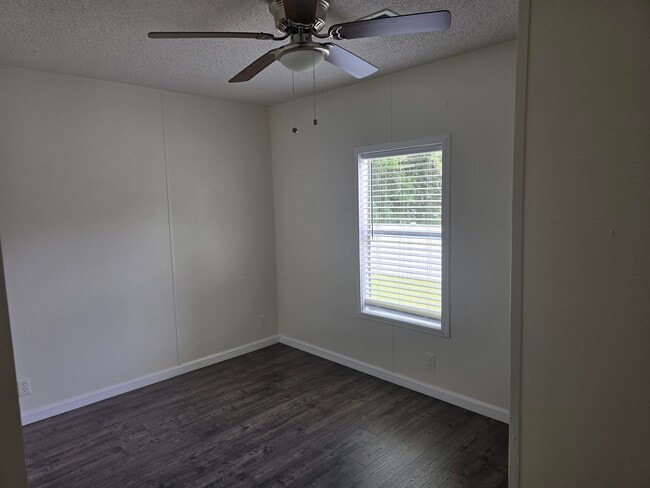 Building Photo - 239 Thompson Cir