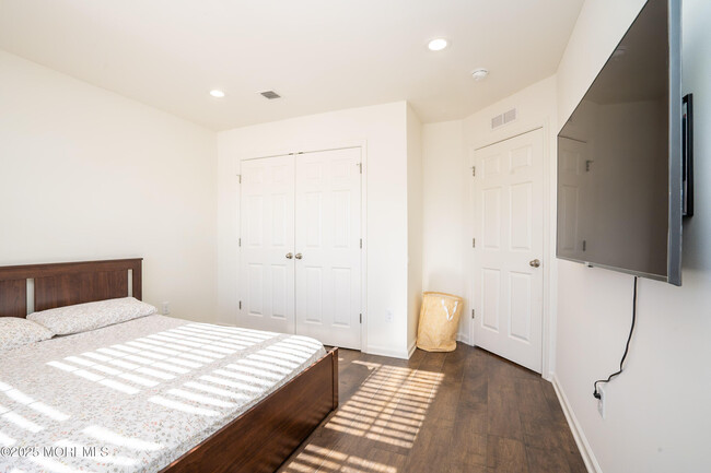 Building Photo - 50 Periwinkle Dr
