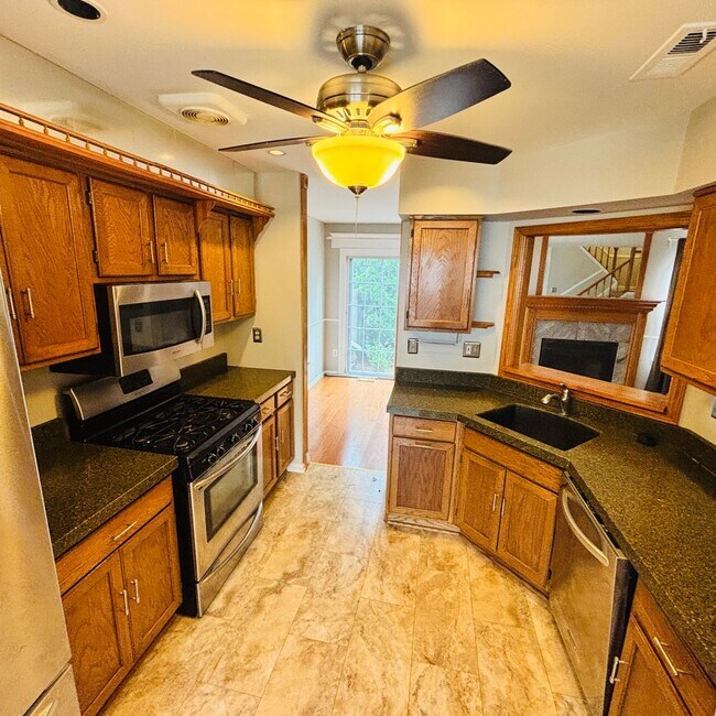 Building Photo - 2427 Linksman Ln