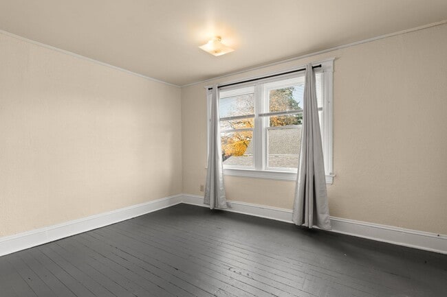 Building Photo - Bright 2 bed, 1 bath in fantastic SE locat...