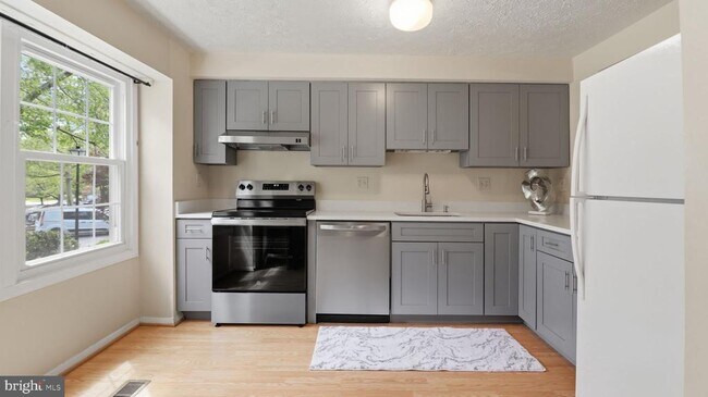 Building Photo - 7821 Fairborn Ct