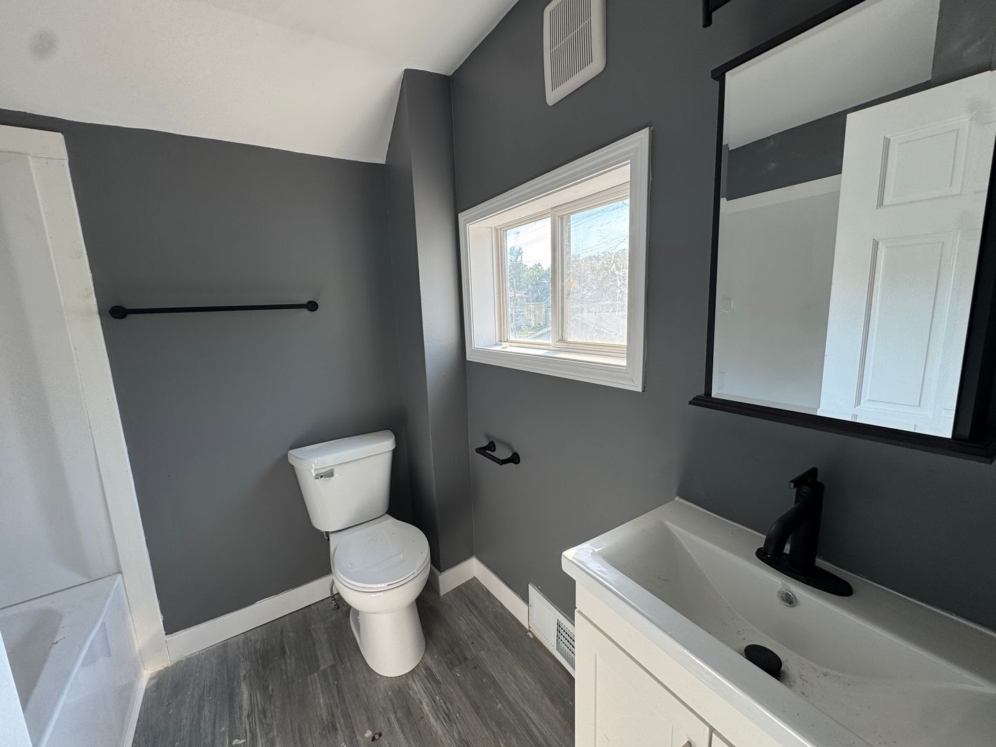 Building Photo - 620 1st Ave