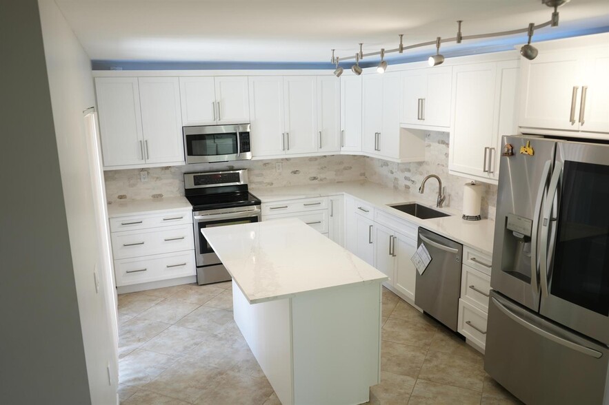 Building Photo - 627 Buttonwood Ln