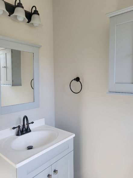 Building Photo - 3904 Robert E Lee Dr