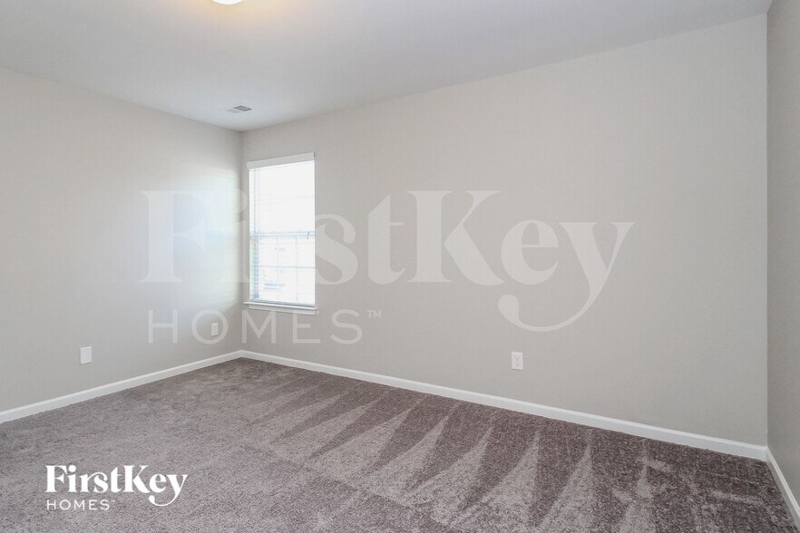 Building Photo - 5369 Northridge Dr