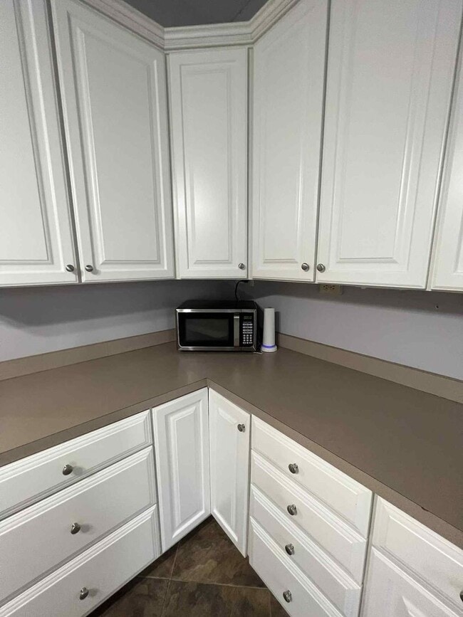 Building Photo - Spacious Loft Living in the Heart of Galen...