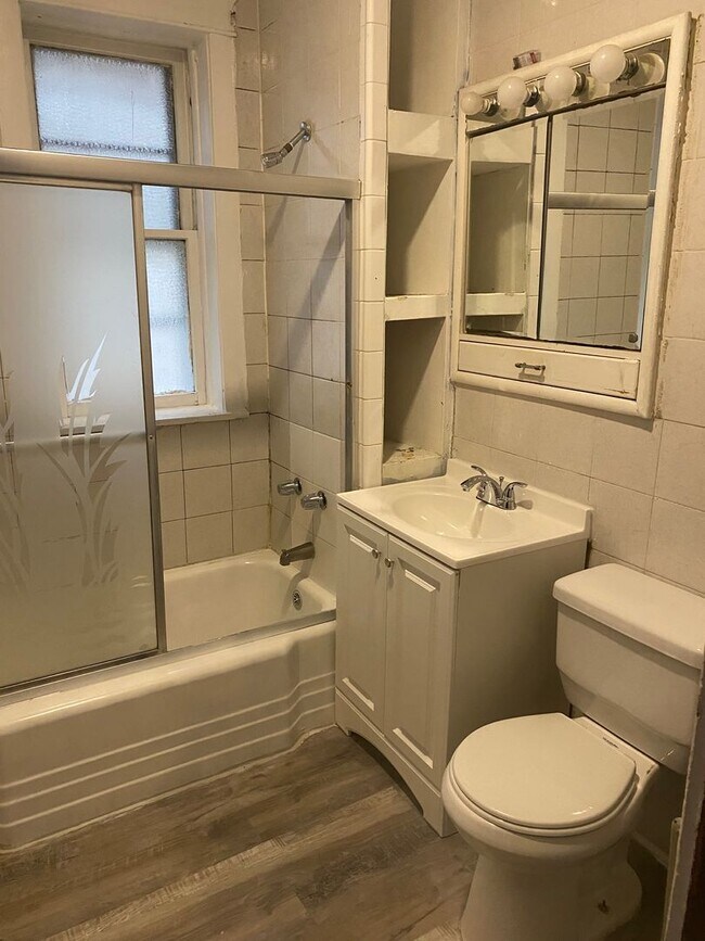 Building Photo - 3116 S Kedvale Ave