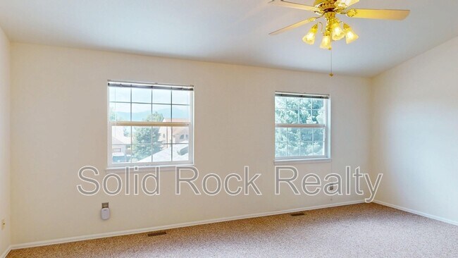 Building Photo - 2635 Leoti Dr