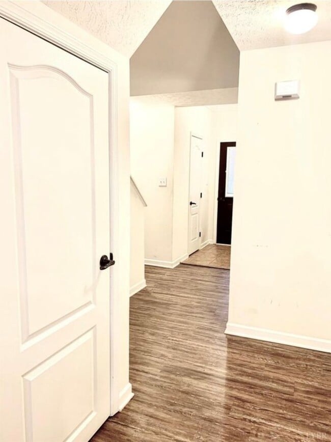 Building Photo - Tavern Grove Townhome in Campbell County