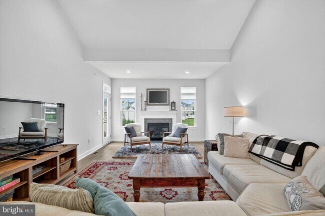 Building Photo - 701 Cascade Way