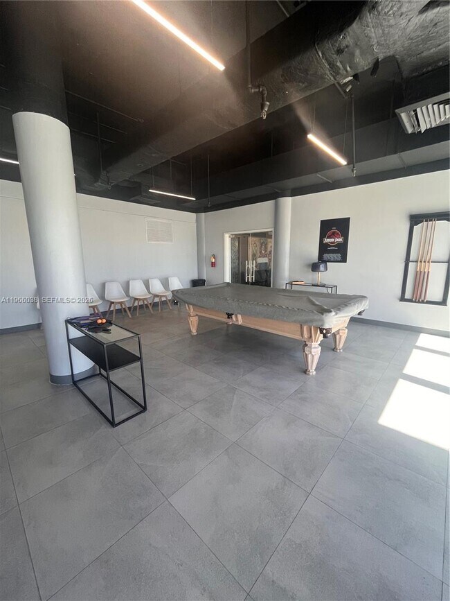 Building Photo - 900 Bay Dr