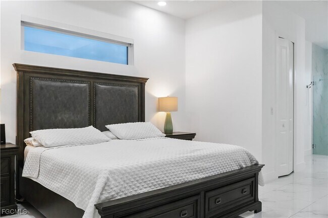 Building Photo - 331 NE 7th St