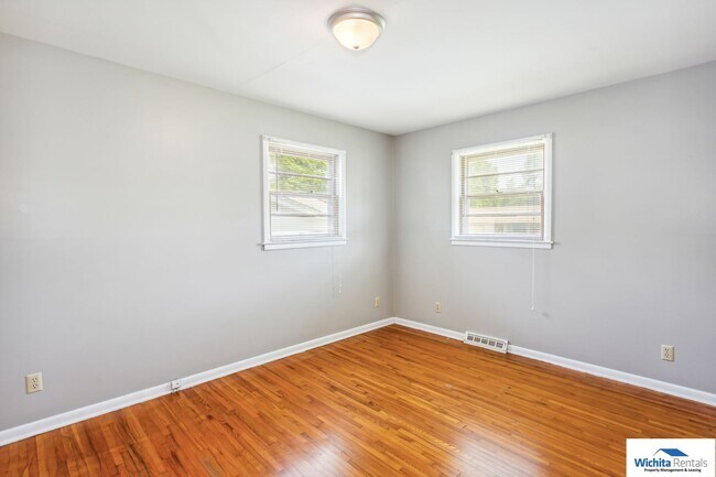 Building Photo - 8125 E Zimmerly St