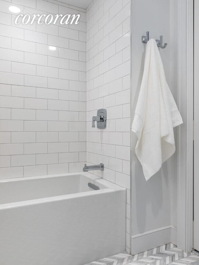 Building Photo - 57 Old Boathouse Lane S