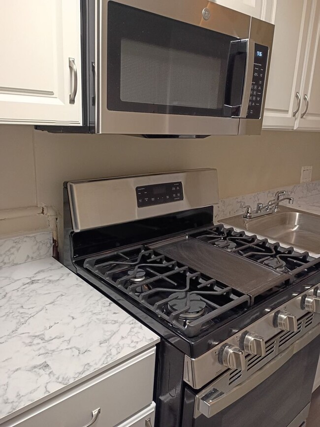 Building Photo - Modern Capitol Hill Location Basement Newly Renovated Unit with 1 Bedroom, 1 Bathroom,