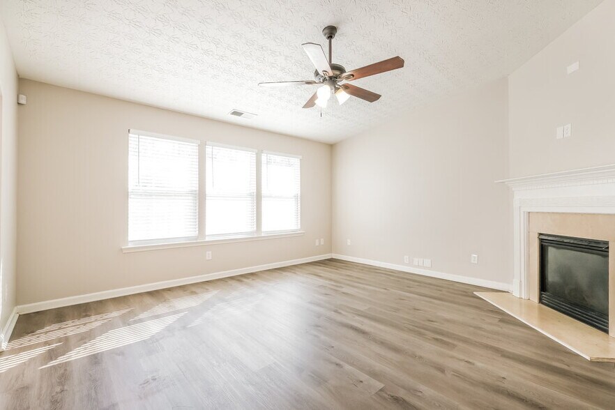 Building Photo - 238 Silver Arrow Cir