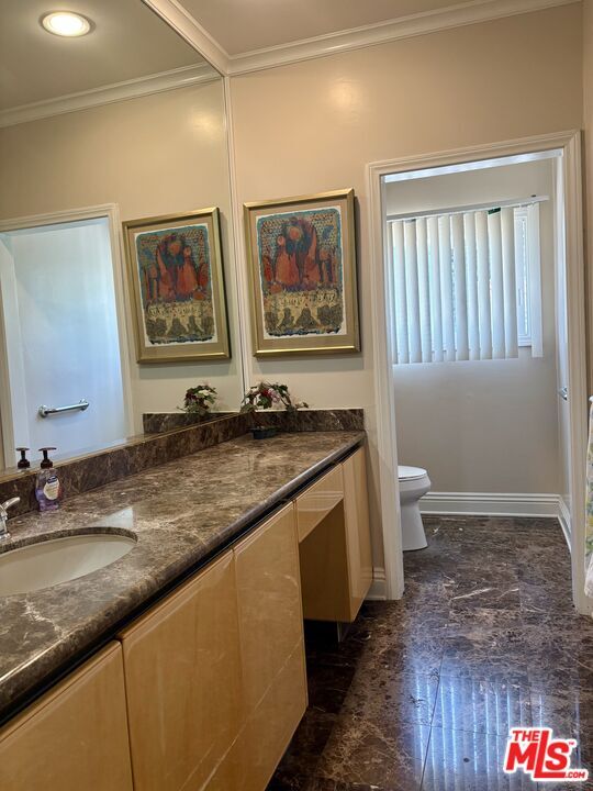 Building Photo - 414 N Las Palmas Ave