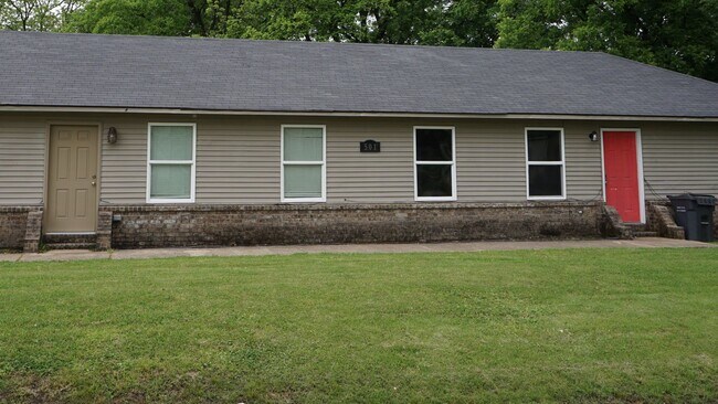 Primary Photo - 501 E Allen Ave