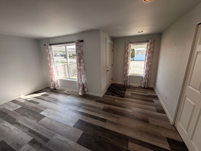 Building Photo - Burrows Court