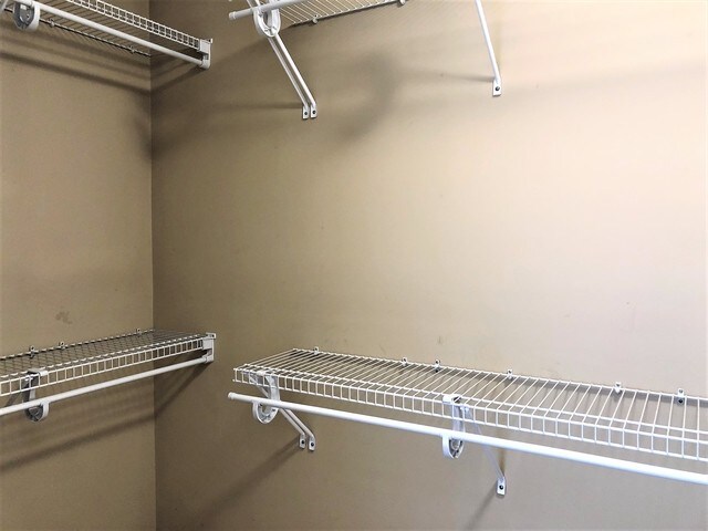 Building Photo - 8824 Shadowglen Dr