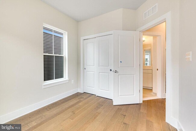 Building Photo - 14813 Retreat Blvd