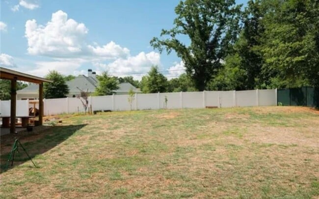 Building Photo - Very Spacious, Almost New 3/2.5 Available Now