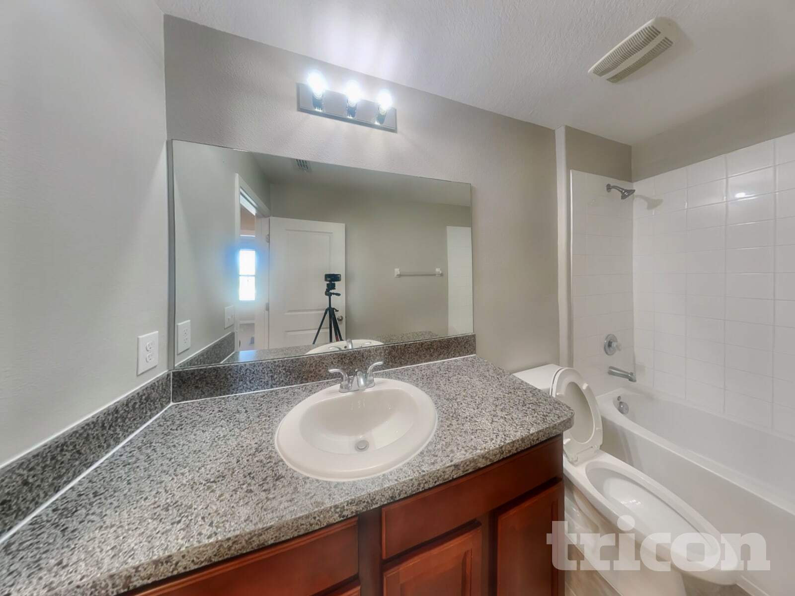 Building Photo - 14812 Crescent Rock Dr