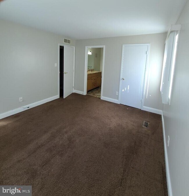 Building Photo - 701 Thornton Ct