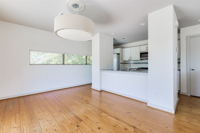 Building Photo - 2605 Calumet St