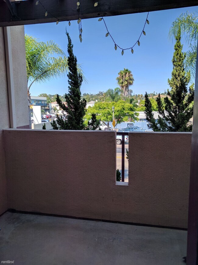 Building Photo - 3 br, 3 bath Townhome - Escondido Park Row