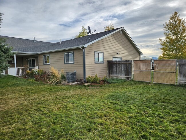 Building Photo - 103 Lilac Ave
