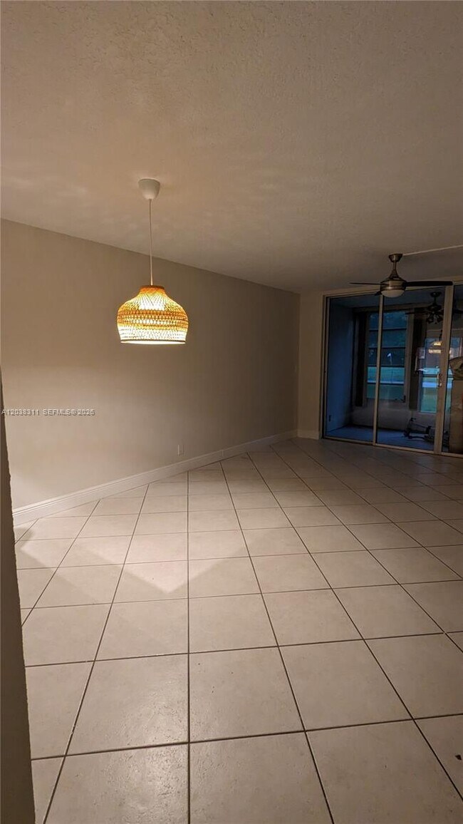 Building Photo - 9460 Tangerine Pl